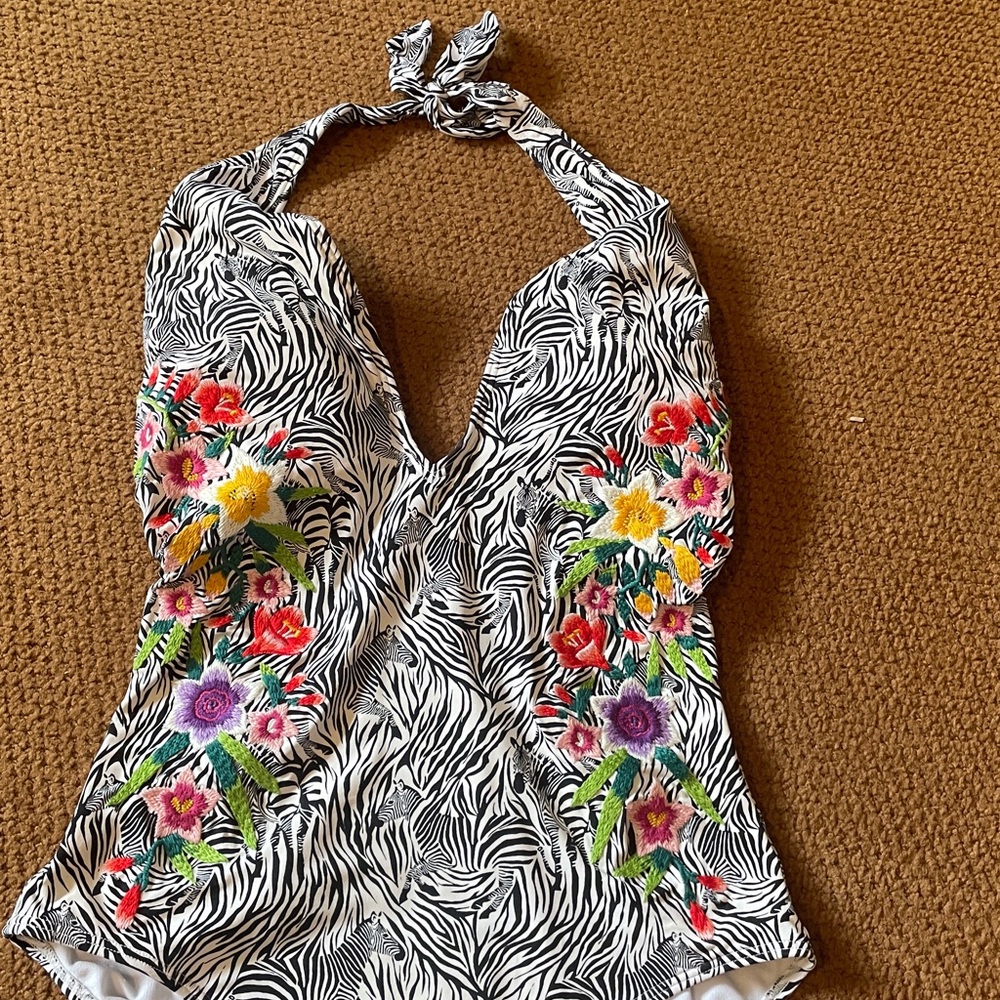 Johnny Was Large Spring Halter Embroidered Floral One Piece - Picture 4 of 10